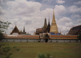 Bangkok-Grand-Palace-gouden-koepel-muur-Thailand