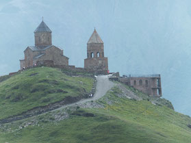 Kazbegi-klooster-kerk-berg-Georgië-Kaukasus