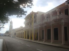 Bayamo-Cuba-koloniale-gebouwen-straatleven-kerk