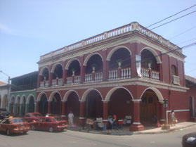 Granada-koloniaal-Spaans-gebouw-Nicaragua
