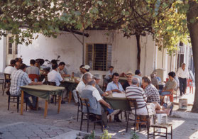 Antalya-terras-Turkije-druiven-roken