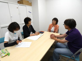 団体紹介②　ふくろうの会の朗読会後の反省会