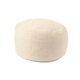 Pouf repose pied en laine naturelle de mouton écru beige