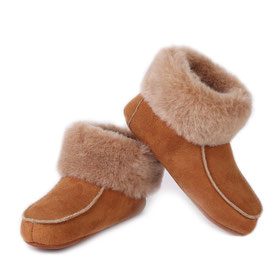Chaussons MONTREAL en peau et fourrure d'agneau couleur camel homme et femme