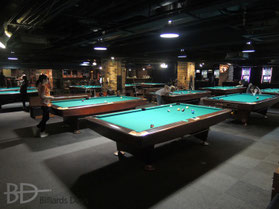 at バグース六本木。さて何名の女子プロがいるでしょうか