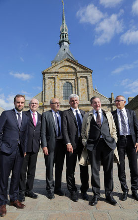 Les 5 présidents des Conseils départementaux normands autour d'Hervé Morin au Mont Saint-Michel 
