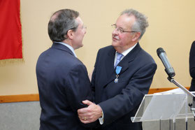 Yves HENRY, maire de Virandeville, élu conseiller municipal en 1970, maire de sa commune depuis 1981.