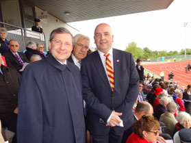 En compagnie de Jonathan Le Tocq, Premier Ministre de Guernesey, et Jean-François Le Grand