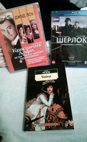 お土産はロシア語吹き替えのDVDと本を主に。この他にも５～６本買いました。