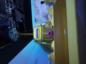 ミャクミャクと水中施工ロボット大型模型