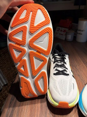 hoka- clifton-pro-sohle.jpg