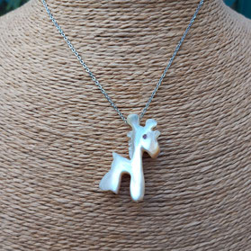 Pendentif en nacre girafe