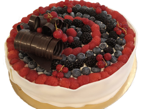  torta di compleanno con crema chantilly e frutti di bosco