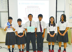 最優秀賞に選ばれた「名蔵の大将」の皆さん=20日午後、八重山商工高校