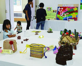 八重山地区障がい者美術展が開かれた=3日、石垣市健康福祉センター
