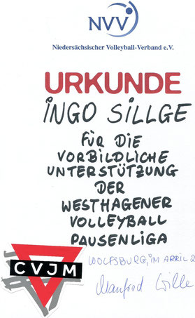 Eine "menschliche" Urkunde für den Sportobmann der Rgenbogenschule, Ingo Sillge