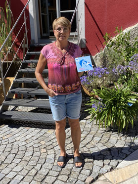 Die stolze Hausbesitzerin Lore Pfannes aus Großlangheim, Foto: Klaus Sanzenbacher