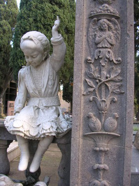 La statua di Luigina Boldetti come si presentava prima di venire distrutta