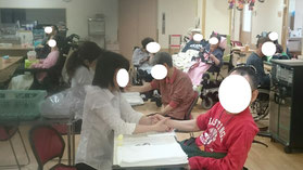 アロマ保険 介護アロマ 介護アロマセラピストになろう 臨床アロマ 介護 福祉現場で活躍 認知症アロマ 大阪メディカルアロマ