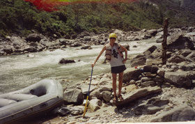 Raften-Bhote-Koshi-rivier-boten-helm-Nepal