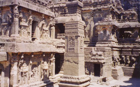 Ellora-Ajanta-grotten-beelden-rots-gehakt-India
