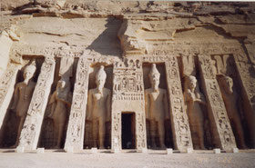 Abu-Simbel-Aswan-Egypte-Farao-Ramses-beelden