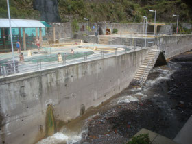 Banos-heet-waterbronnen-zwembad-Ecuador