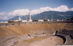 Pompeï-arena-lava-Vesuvius-kerk-Italië