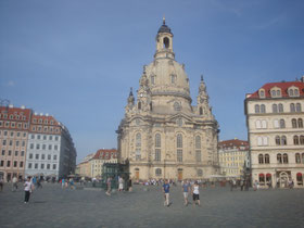 Dresden-kathedraal-kerk-nutteloze-bombardement-Geallieerden-Duitsland