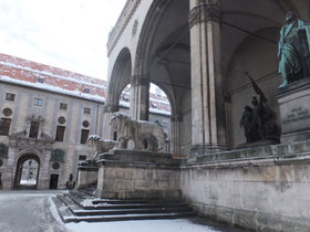 München-Halle-leeuwen-beelden-Duitsland