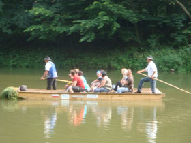 Pieniny-nationaal-park-Polen-boot-traditioneel-Dunajec-Gorge-vallei