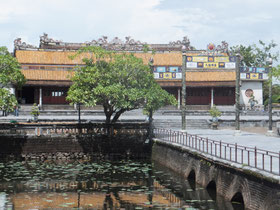 Hue-Koninklijk-paleis-rivier-brug-ingang-Vietnam-Keizerlijk