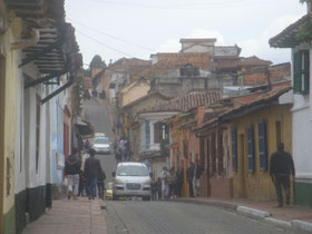 Bogota-La-Candelaria-straat-straatleven-Colombia