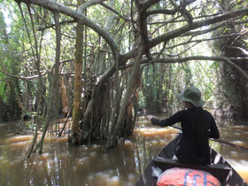 Rung-Tram-Mekong-delta-bootje-kanaal-hoofdkwartier-Vietcong-Vietnam