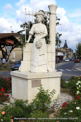 C'est l'artiste Speranza, sculpteur à Haux qui réalisa la sculpture monumentale de la Rosière de Créon. La Rosière de 1949 nous parle de ses souvenirs, en 2014.