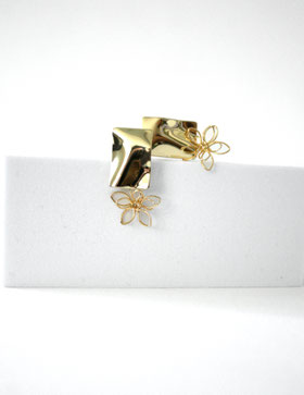 gold flower earrings