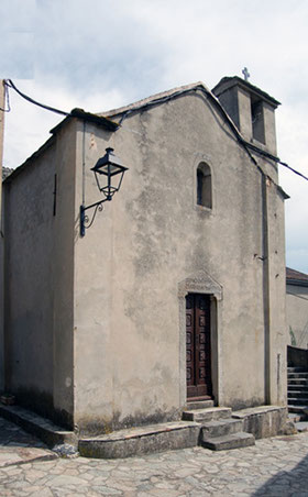 Poggio Mezzana - Chapelle San Vito - 1469, remaniée en 1755 sous le rectorat du prêtre Giovanni  comme inscrit sur le linteau  -  (cliché corse-romane.eu)