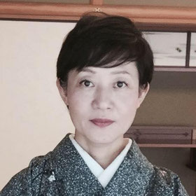 遠州流茶道師範:田中奈美