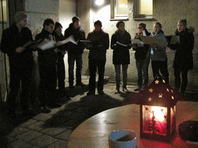 Am dritten Advent Samstag sang das a-cappella Ensemble "Halbkreis. Die große Fan Gemeinde sorgte für Rekordbesuch.
