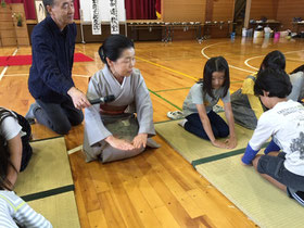 裾野市立西小学校　茶道体験