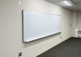 2024年施工実例 /教育機関 /岐阜県　某中学校E の写真です。 ICT対応ワイトボードの専門販売商社　株式会社アイギアオイ