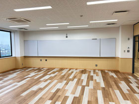2024年施工実例 /教育機関 /愛知県　某私学中学校S の写真です。 ICT対応ワイトボードの専門販売商社　株式会社アイギアオイ