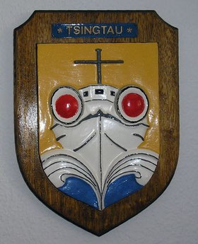 Wappen des Begleitschiffes "Tsingtau" - Bild: R. Beh