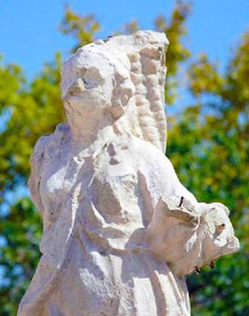  La figura de mármol de la diosa Ceres data del siglo XVIII y es de autor anónimo. Procede originalmente del Huerto del Canónigo Pontons en Patraix y fue instalada en su ubicación actual en 1969.