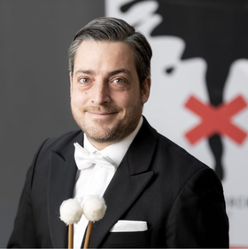 Christian Löffler, seit 2019 Solopauker des Mozarteumorchesters Salzburg und seit Jänner 2026 Kapellmeister der Trachtenmusikkapelle St. Martin. Foto: Erika Mayer.