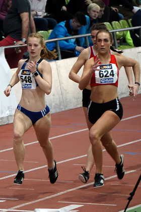 Das Foto von Roman Buhl zeigt die LAZ-Sprinterin Nike Dangelmaier (links) bei ihrem Lauf.