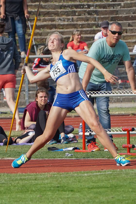 Die DM-Siebte Hannah Schoofs warf den 600-g-Speer in Gladbeck 40,25m weit und wurde damit Vierte, (Foto: Roman Buhl)