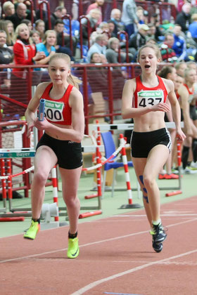 Bronze und DM-Norm: Die U18-Sprinterinnen Nike Dangelmaier (hinten), Elisa Stumpen (vorne) liefen zusammen mit ihren Staffelpartnerinnen Antonia Ciroth und Hannah Schoofs auf einen tollen dritten Rang über 4x200m (1:46,87 min).
