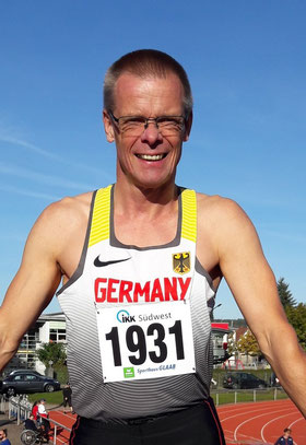 Reiner Heweling stellte in 11,95 sec seine Saisonbestzeit über 100m der M55 ein.