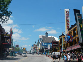 Niagara Falls: Shopping an den Niagara-Fällen.